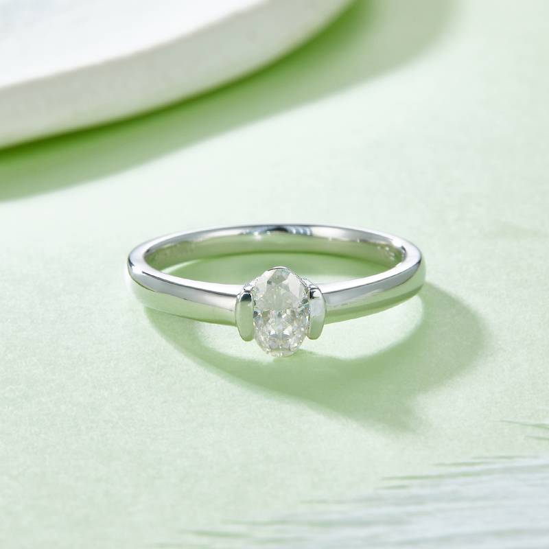 简约蛋形S925银镀白金MoissaniteWomen's Ring0.5ctD级